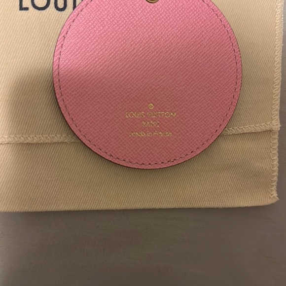 NWT Louis Vuitton 2022 Holiday Illustrate Paris Bag Charm& Key Holder-Li… - Picture 4 of 9